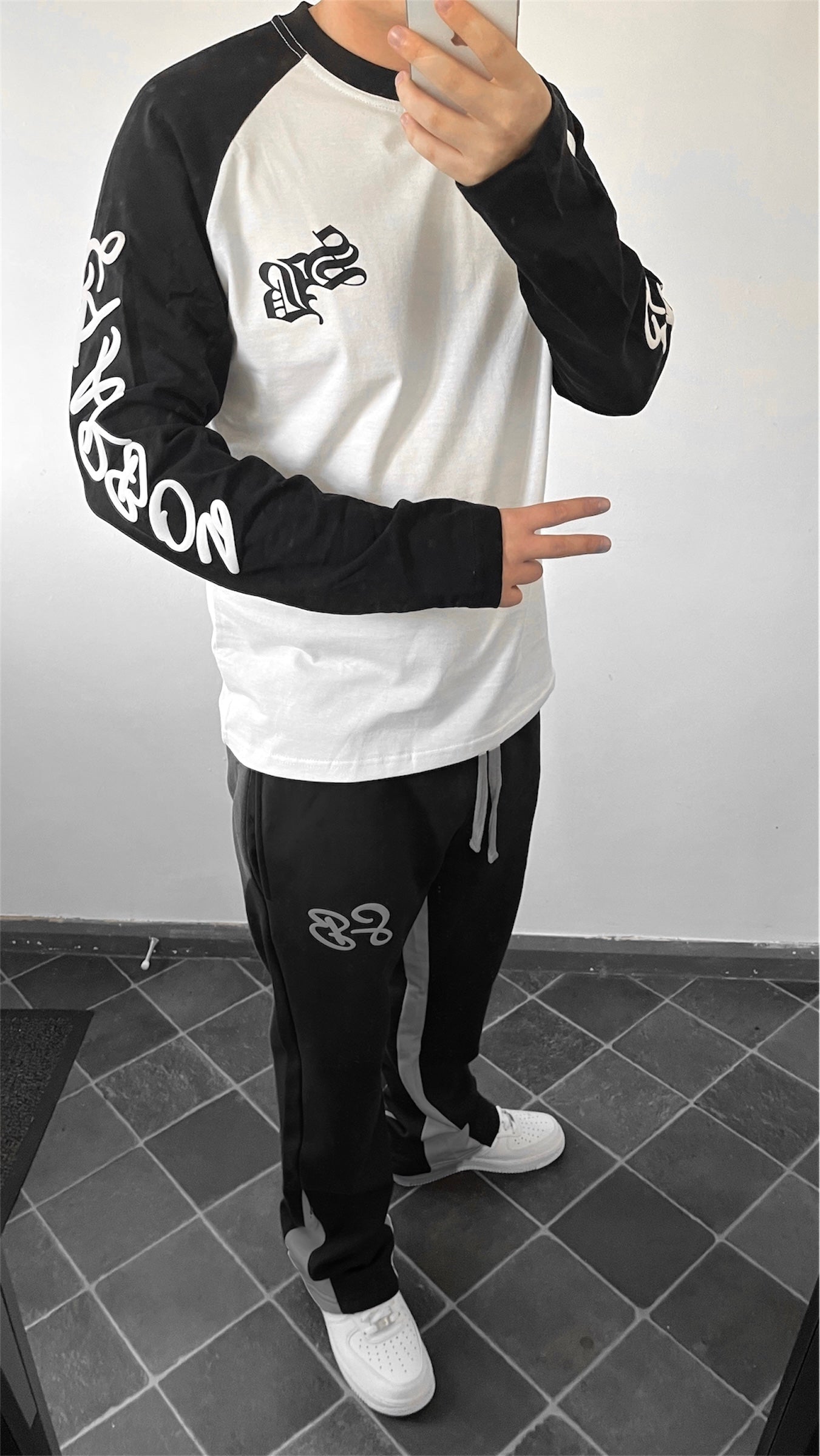 PUFF LONGSLEEVE (BLACK)