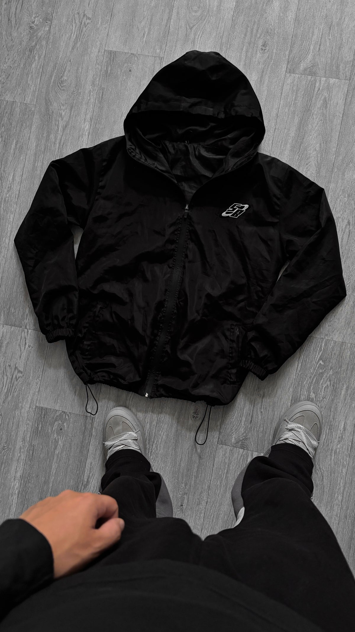 SB WINDBREAKER (BLACK)